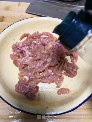 韭黄肉丝的做法步骤:3