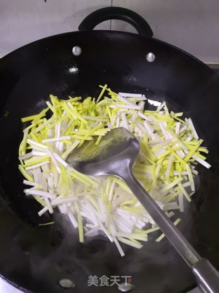 韭黄肉丝的做法步骤:8