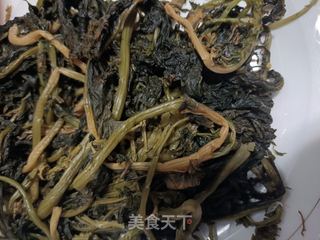 猪肉大蒜炒雪里蕻的做法步骤:3