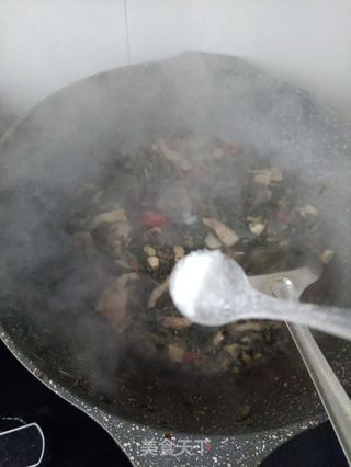 猪肉大蒜炒雪里蕻的做法步骤:13