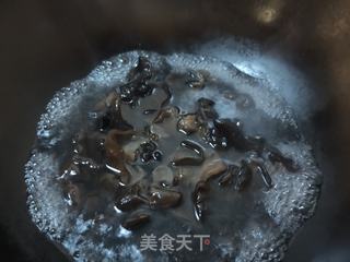 醋溜木耳白菜的做法步骤:2
