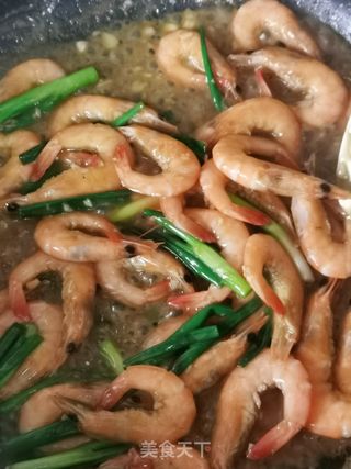 蚝油炒鲜虾的做法步骤:8