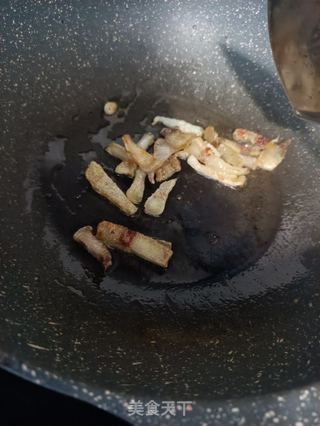 芹菜炒腊肉的做法步骤:5