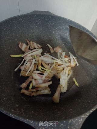 芹菜炒腊肉的做法步骤:6
