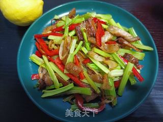 芹菜炒腊肉的做法步骤:10