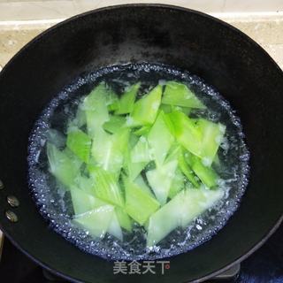 腊肠豆豉炒莴笋 的做法步骤：4