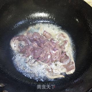 青椒炒猪肝 的做法步骤:7