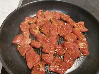 照烧汁香煎猪里脊的做法步骤:4
