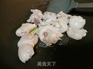 年夜饭新年菜(十三)~火锅底料只需3步秒变港味金汤炖鸡的做法步骤:4