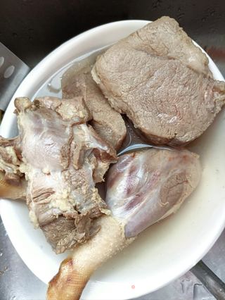 羊肚菌炖大鹅的做法步骤:7
