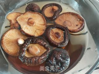 肉丁香菇炸酱的做法步骤:4