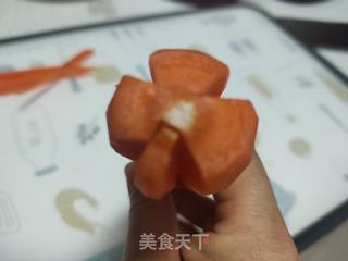 胡萝卜青椒炒虾球的做法步骤:4