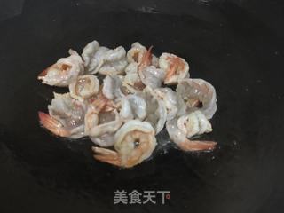 胡萝卜青椒炒虾球的做法步骤:9