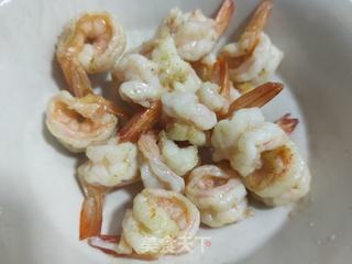 胡萝卜青椒炒虾球的做法步骤:11