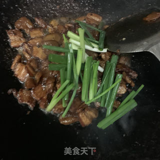 萝卜干炒五花肉的做法步骤：9