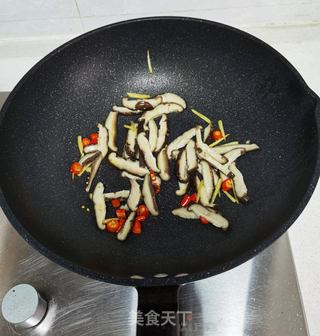 香菇炒白菜叶的做法步骤:9