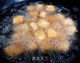 青椒胡萝卜炒油豆腐的做法步骤：4