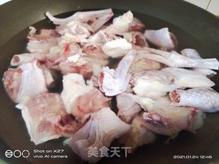草鸡炖茶树菇的做法步骤:2