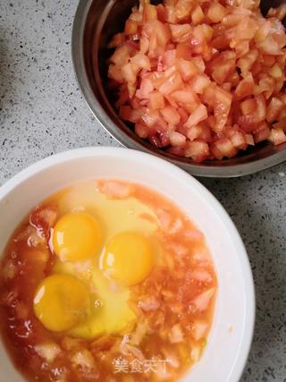 西红柿鸡蛋馅饺子的做法步骤:2