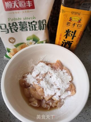 彩椒青碗豆炒鸡丁的做法步骤:3