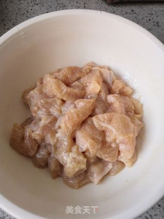彩椒青碗豆炒鸡丁的做法步骤:4