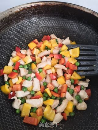 彩椒青碗豆炒鸡丁的做法步骤:8
