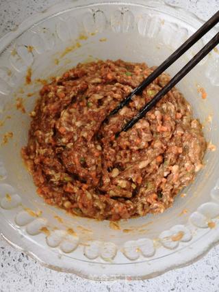 胡萝卜猪肉馅包子的做法步骤:6