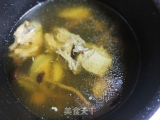 香菇鸡汤面的做法步骤:2