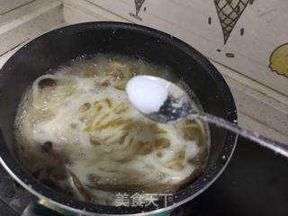 香菇鸡汤面的做法步骤:6