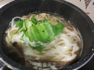 香菇鸡汤面的做法步骤:7