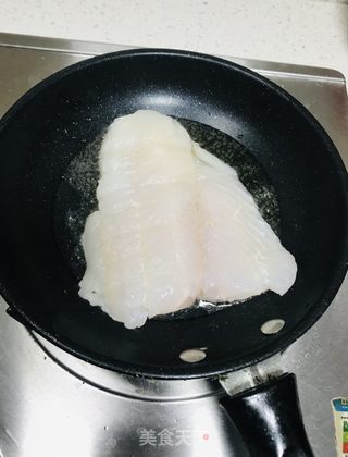 香煎沙巴鱼的做法步骤：2