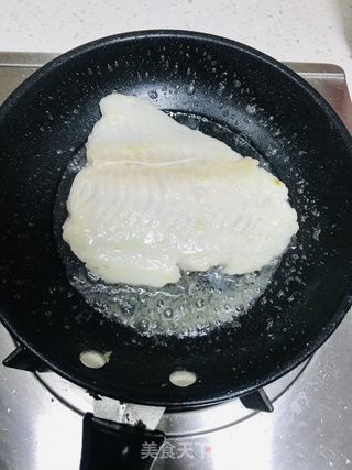 香煎沙巴鱼的做法步骤：3