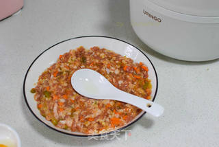 酸黄瓜蒸肉饼的做法步骤:4