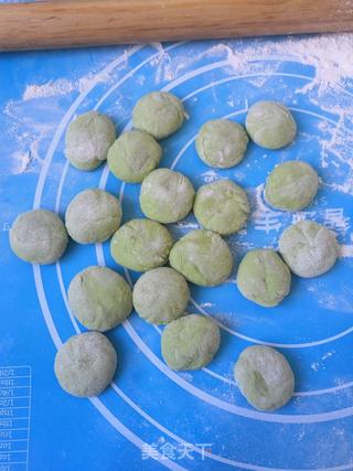 白菜猪肉馅柳叶饺子的做法步骤:7