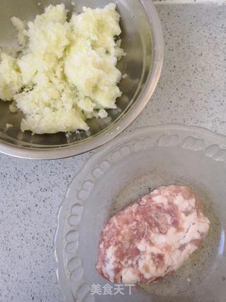 白菜猪肉馅柳叶饺子的做法步骤:3