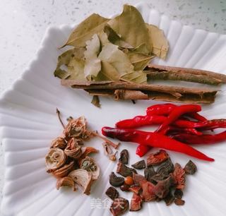 板栗烧肉的做法步骤:2