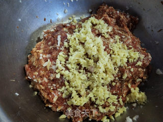 蒸牛肉狮子头的做法步骤:2