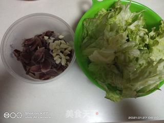 香肠炒生菜的做法步骤：1