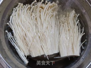 蒜末金菇肥牛的做法步骤:2