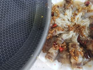 蒜末金菇肥牛的做法步骤:13