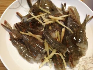 年夜饭新年菜(十六)饭店卖88元10只的杏仁大虾,自己做只需2元钱的做法步骤:3