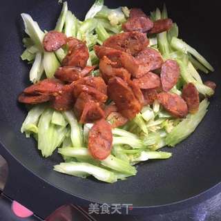 西芹炒腊肠的做法步骤:8