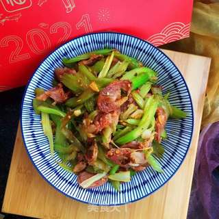 西芹炒腊肠的做法步骤:12