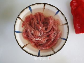 双椒小炒牛肉❤️肉嫩有技巧❗️年夜饭宴客菜的做法步骤:2