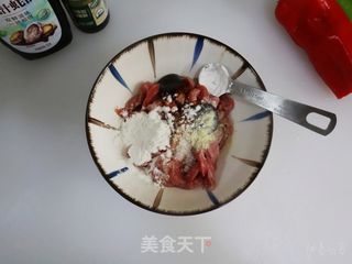 双椒小炒牛肉❤️肉嫩有技巧❗️年夜饭宴客菜的做法步骤:3