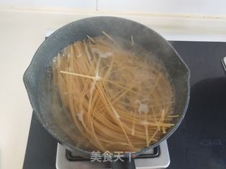 和风蒜虾意面的做法步骤:2