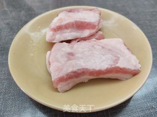 杏鲍菇青椒炒肉的做法步骤：1