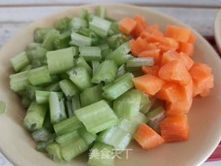虾仁香肠什锦炒饭的做法步骤:3