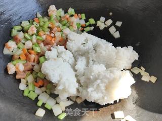 虾仁香肠什锦炒饭的做法步骤:9