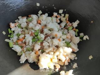 虾仁香肠什锦炒饭的做法步骤:10
